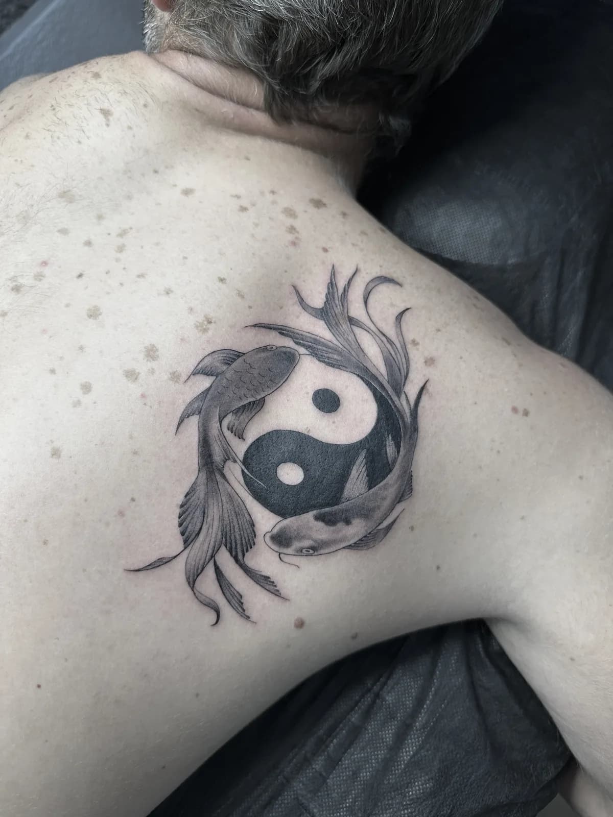 Realism — Koi yin-yang, shoulder